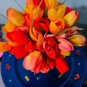 Tulips centerpiece with water-beads